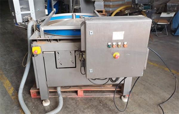 Control side of an industrial lemon cutting unit