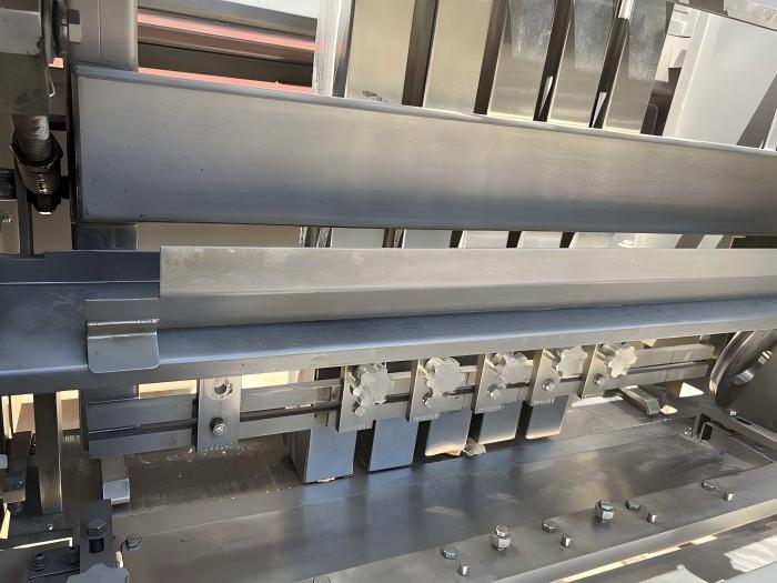 product-1-1 Five-lane blade guide assembly inside the lemon slicing machine
